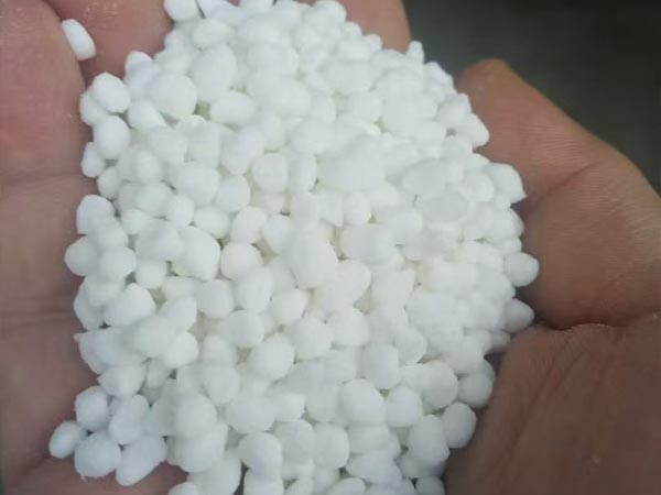 Quid interest inter fertilizers et lentos-remissionis fertilizers moderatos?